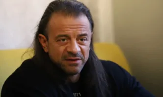 Според него допълнителният доход на сервитьори и бармани трябва да