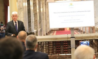 Радев очакваше Стефан Янев да стартира с летящ старт в