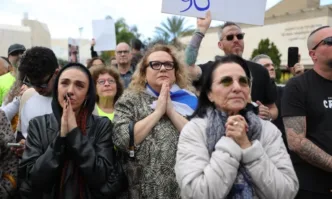 Ликуващи тълпи плакаха от радост на Площада на заложниците в