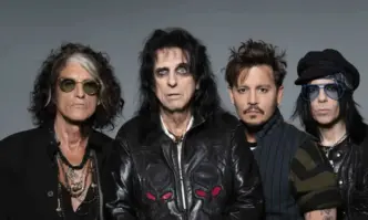 Звездите Джони Деп Алис Купър Джо Пери и китаристът Томи