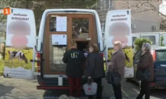 Производител от Пловдив продава продукцията си по-евтино с млекомат