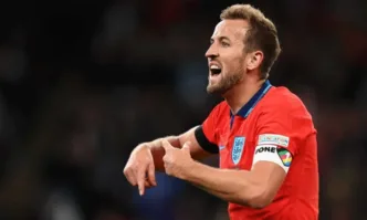 Срещата от Група B на стадион Халифа Интернешънъл е с