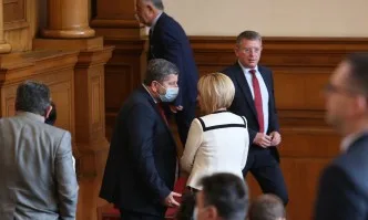 Манолова преговаря с ДПС да я подкрепят за вицепремиер по правосъдната реформа