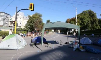 Блокираха с палатки и кръстовището на СУ