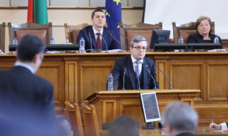 Биков към Мирослав Иванов от ПП: Трите опозиционни партии внесохме искане за оставката ви, не водете заседанията на парламента