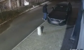 Десетки автомобили осъмнаха с нарязани гуми в столичния квартал Мотописта