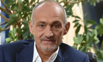 Натискът идва от определена група хора която преди притежаваше една