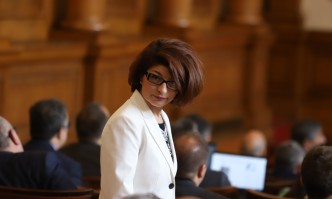 По предложение на председателя на Комисията за контрол над службите