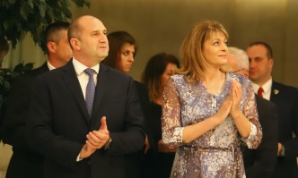Десислава Радева съпругата на българския президент е тръгнала да извърви
