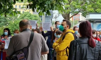 Протест в подкрепа на проф. Кантарджиев, негови бивши служители настояха той да се върне на поста
