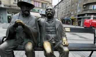 Фандъкова: Скулптурата на Петко и Пенчо Славейкови ще бъде възстановена