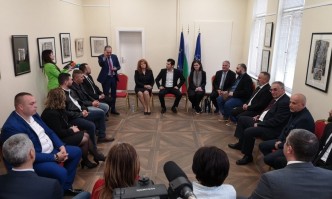 Премиерът Кирил Петков посети Битоля В генералното ни консулство в
