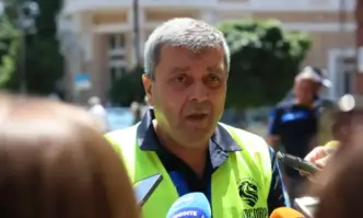 Полицаят който при преследване на заподозрени за грабеж стреля и