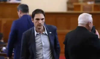 Бившият премиер Кирил Петков се яви като свидетел в защита