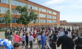 В Луковит се проведоха церемониите за изпращане на зрелостниците от випуск 2026