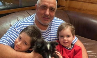 Весел празник на Вас и на Вашите семейства Това написа