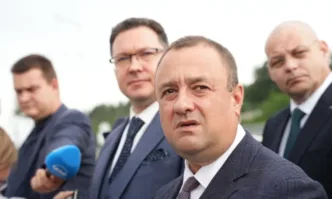 Министрите Иван Иванов и Даниел Митов показаха как тол системата