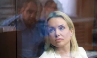 Руската журналистка Марина Овсянникова в списък с лица за издирване, избягала от домашния арест