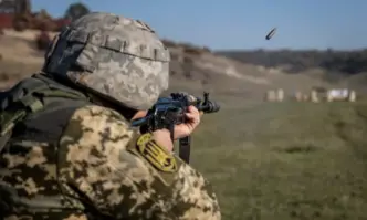 Украинските военни са атакували снощи летища в Луганск и Бердянск