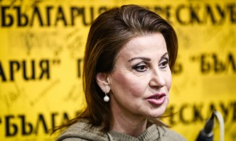 Войната между спортния министър Радостин Василев и председателят на БФХГ