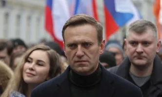 Навални е изваден от кома