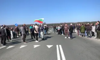 Граждани блокираха движението по главния път Е79 между Монтана и