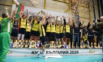 Хебър спечели Купа България и вдига трофея за втора поредна година