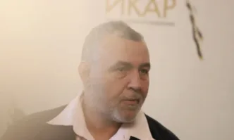 Нищо не разбира бе Не се и научи коментира Христо