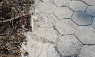 Ремонт с три вида различни плочки и без бордюр