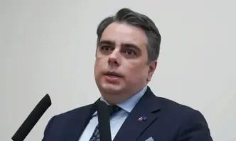 Спазено обещание – така Асен Василев коментира подадената оставка от