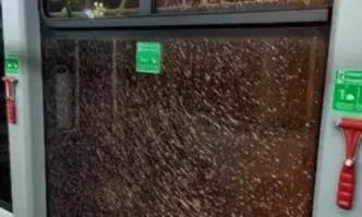 За стрелба по автобус от градския транспорт съобщи в социалните