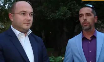 Това е театър на абсурда Сградата на Общината е работното