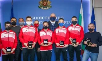 Министър Кралев награди медалистите от Европейското по спортна гимнастика