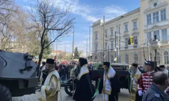 Насочено оръдие изпрати патриарха което е абсолютно кич и липса