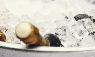 Директори на държавни фирми са си купували маркови дрехи ски