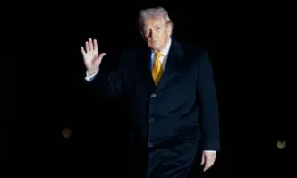 Режимът в Куба изглежда готов да падне след американската военна операция