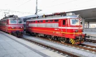 Задържаха 35 годишен мъж заради агресивно поведение и обиди във влака съобщиха