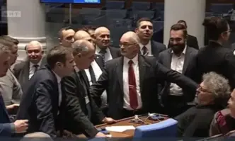 Почти до бой се стигна в пленарната зала по време