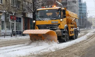 Сняг в София, над 100 снегорина разчистват булеварди и улици