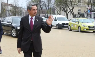 Президентът Румен Радев ще допусне грешка ако в края на