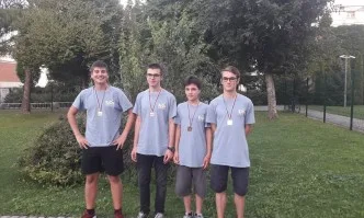 Български ученици взеха четири медала от олимпиада по информатика