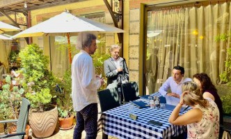 От Фейсбук профила на Соня КолтуклиеваСеднахме с приятел в нов