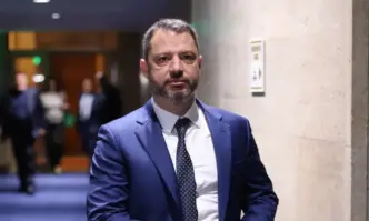 Куче влачи пачки контрабандисти фалшиви подписи и документи са дребна