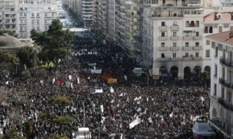 Работещите в туристическия сектор и хранителните услуги в Гърция обявиха