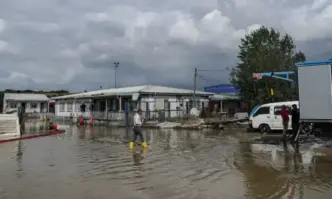 Двама души загинаха при поройни дъждове в Черноморската област и
