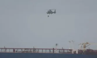 Към този момент масивния 276 метров танкер Кайрос е закотвен стабилно