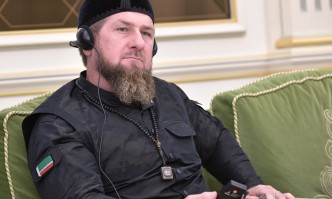 Авторът на петицията носи ироничния псевдоним ХарварТмайкаВ отговор на исканията