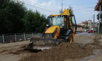 Тежка техника за разчистване влезе в село Слатина