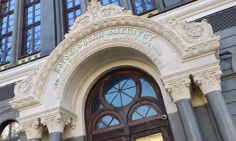 Св. Три светители е. Днес е празник на богословските факултети и духовните академии