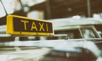 Англичани пребиха до припадък български таксиметров шофьор